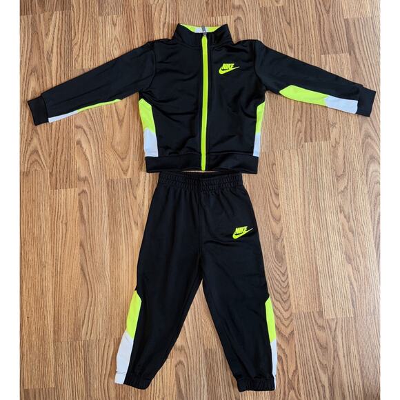 Nike Hoodie + Sweat Pants Set Size 24M (month) Black, Neon Yellow, White - Picture 1 of 11